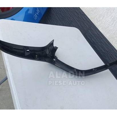 Pret Ornament grila centrala stanga Mazda 3 an 2019 2020 2021 2022 2023 cod BCKN-50771