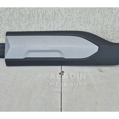Pret Bandou usa stanga spate Ford Kuga 3 an 2024 2025 2026 cod RV4JS25335A, RV4J-S25335-A